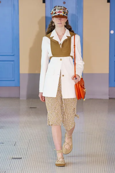 Look 25